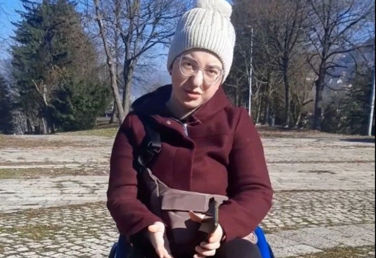 Jedan poziv mijenja sve: Osamnaestogodišnja Adna bori se da ponovno stane na noge