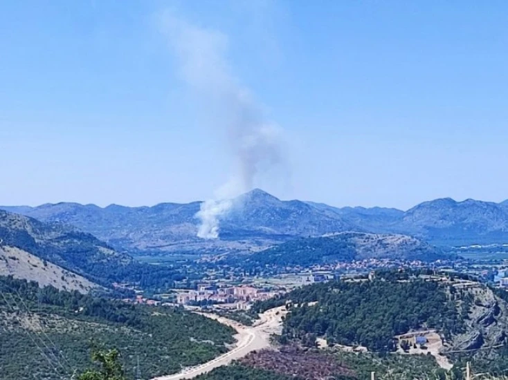 Izbio požar kod Trebinja, na terenu 15 vatrogasaca