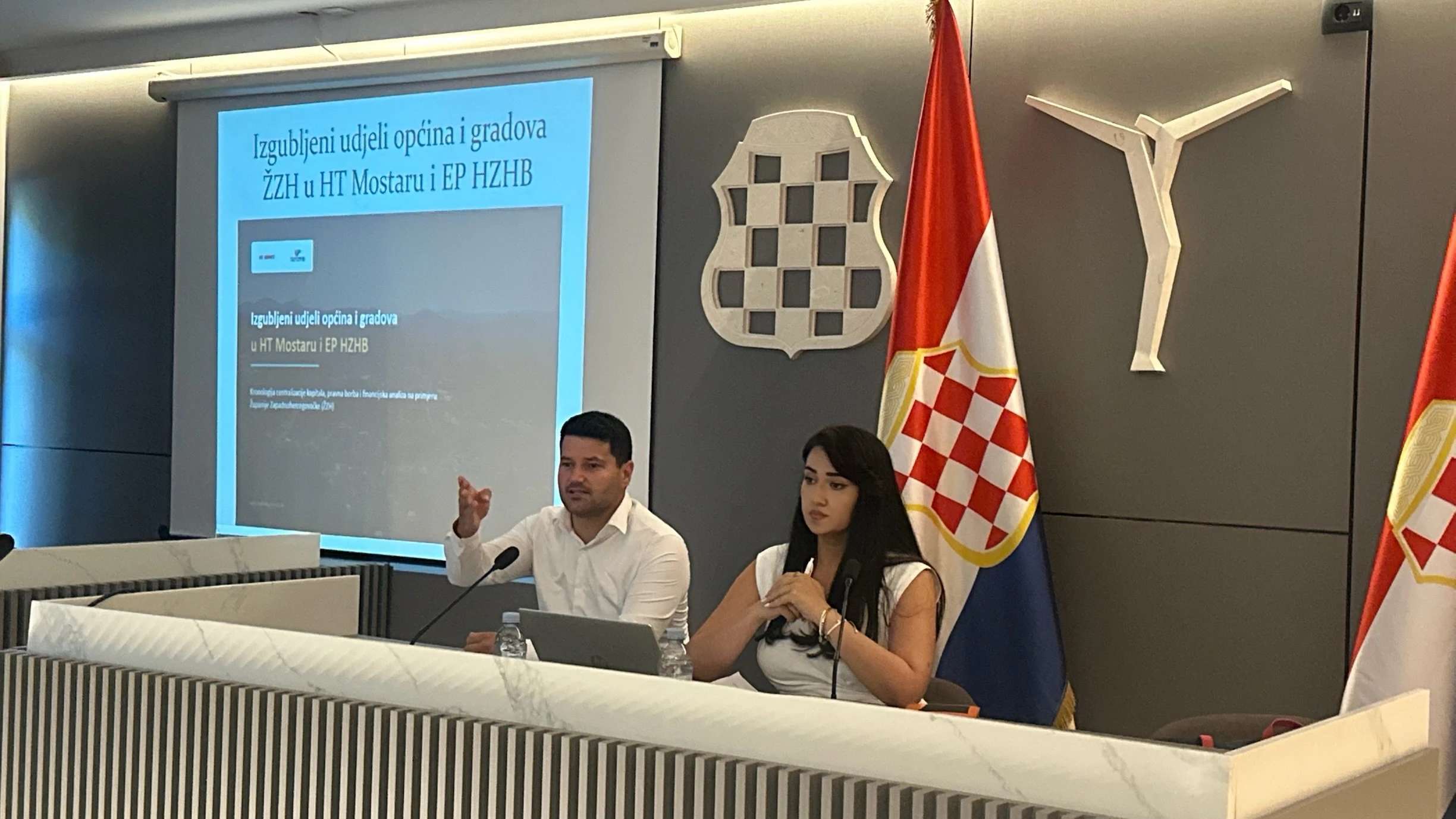 Održana javna tribina o privatizaciji i povratu vlasničkih udjela u HT-u i Elektroprivredi