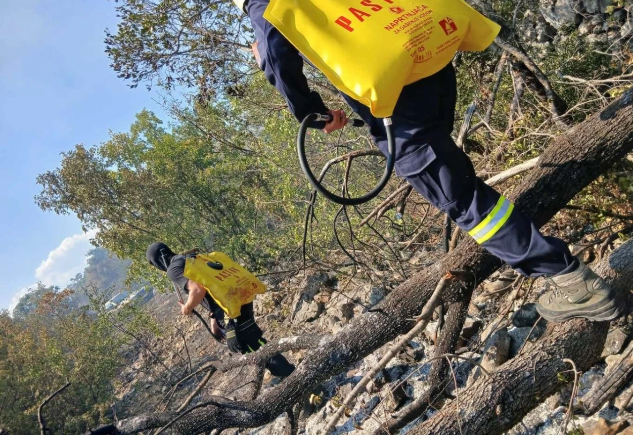 Požar iz Buhova proširio se prema Čitluku, Air Tractori imali 22 naleta