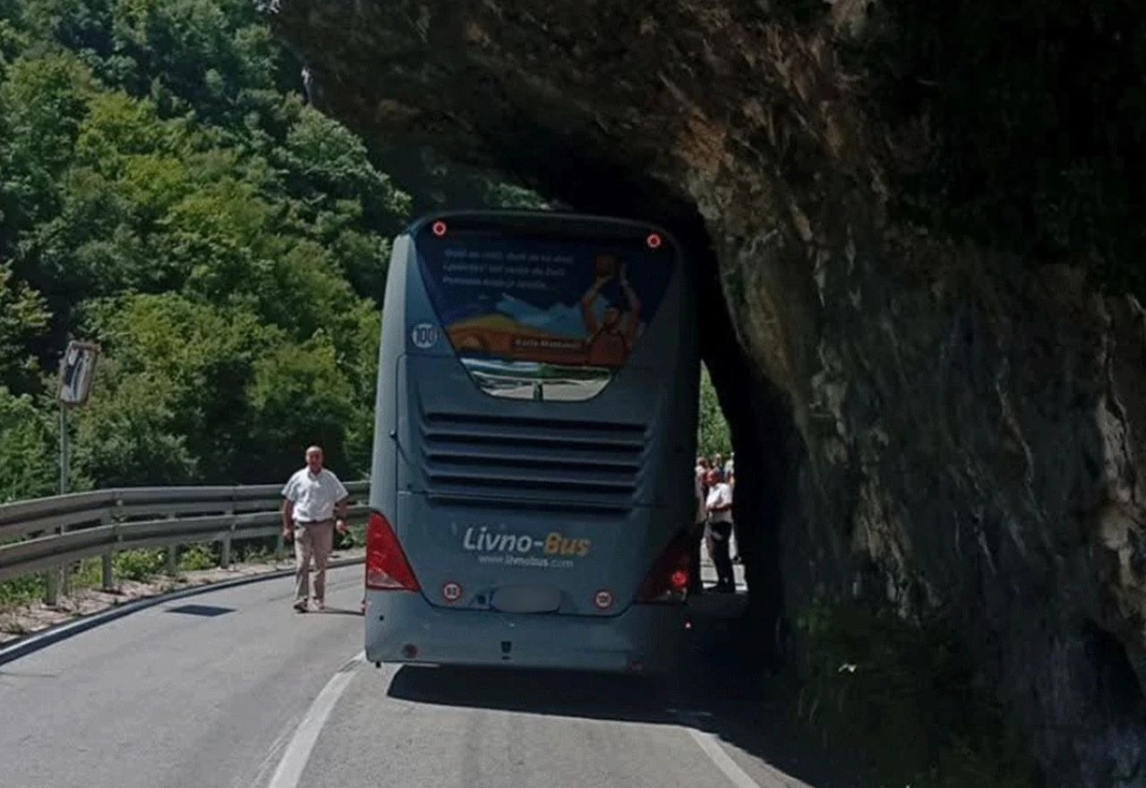 Autobus zapeo u kanjonu na cesti Banja Luka - Jajce