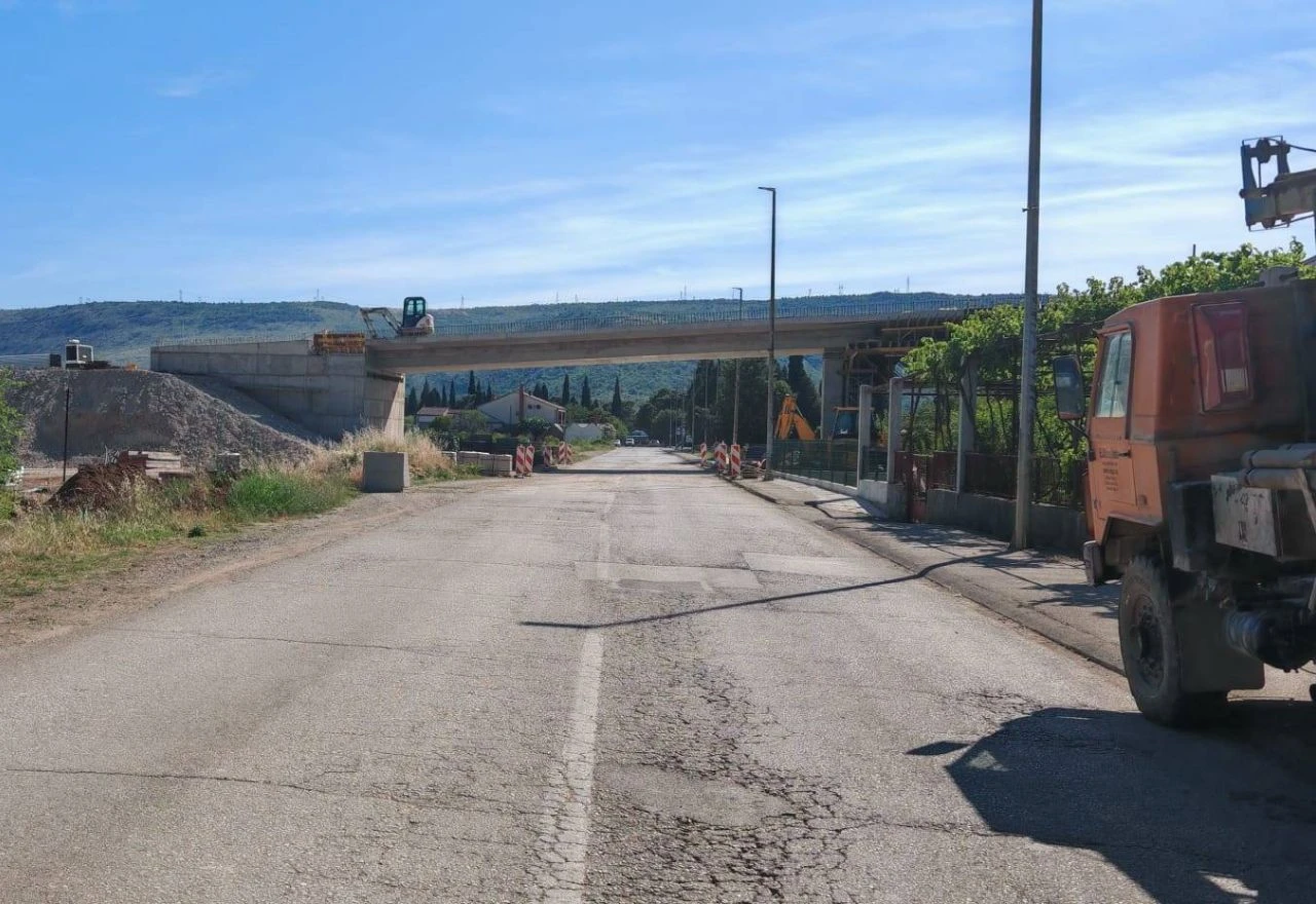 Sudar u Rodoču: Automobil završio na krovu