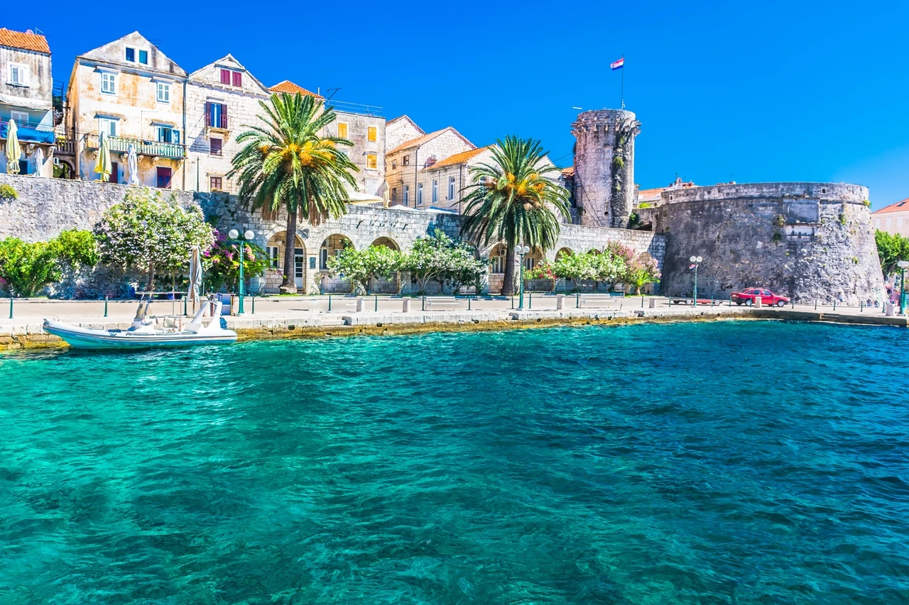 Na plaži na Korčuli pronađena Escherichia coli, ne preporučuje se kupanje