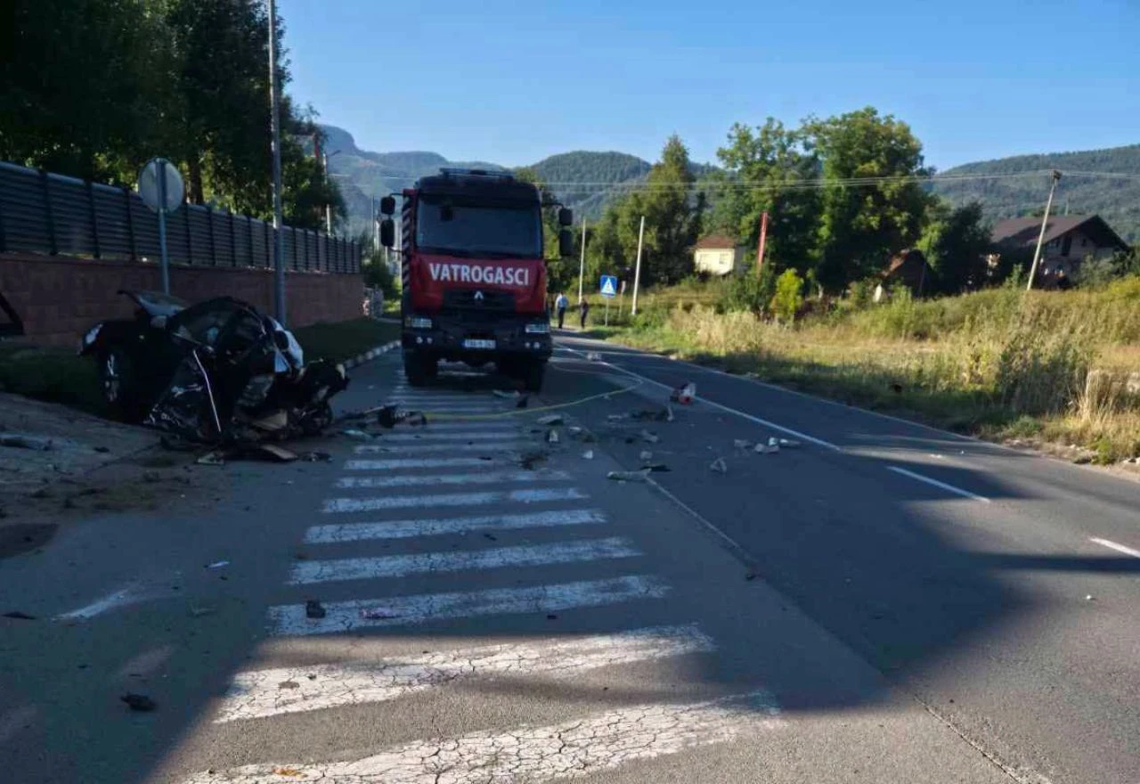 Dvojica mladića poginula nakon slijetanja Audija s ceste