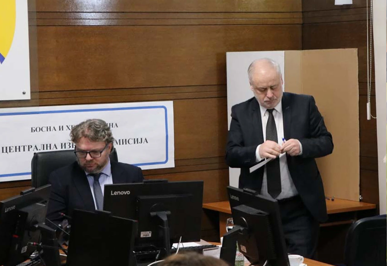 Zašto Bakalar i Arnautović svjesno ignoriraju Ustav BiH