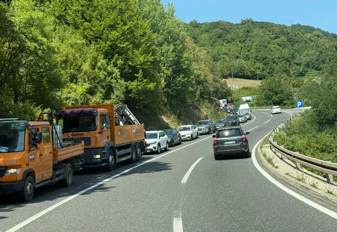 Velike gužve prema Hercegovini: Kolone od Bradine do Konjica i na ulazu u Jablanicu