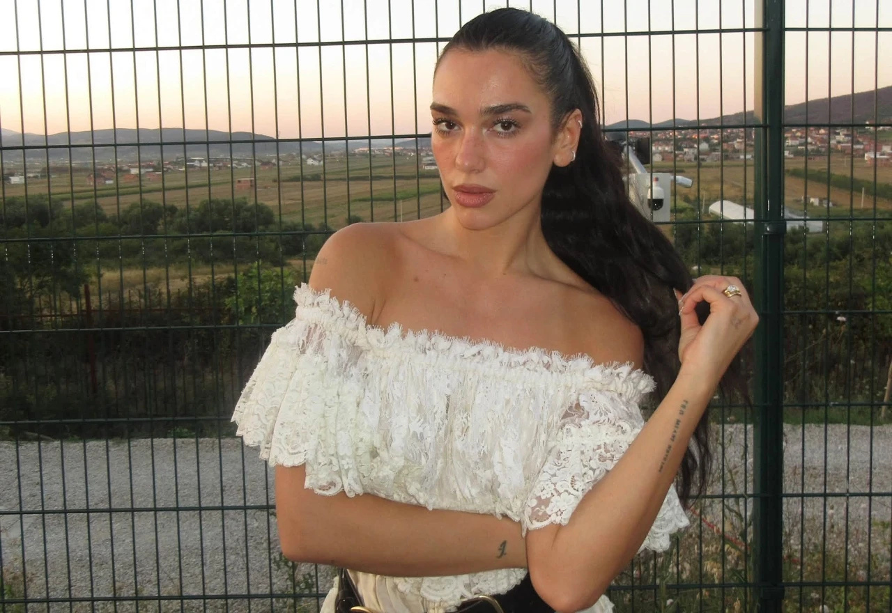Dua Lipa nakon izlaska jela pljeskavicu: "Balkanski stil"