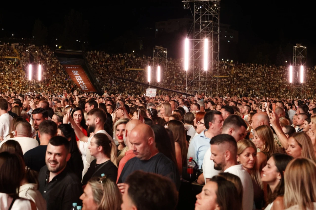Nakon Merlinova koncerta policija pomogla trudnici stići do bolnice