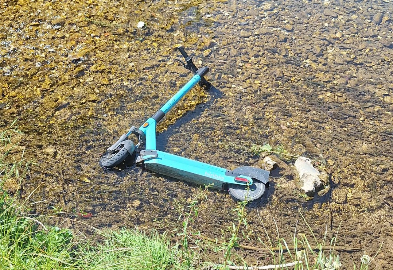 Maloljetnik preminuo nakon pada s romobila