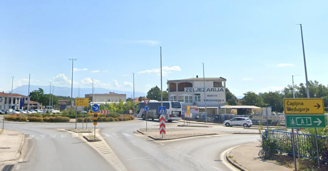 Motociklist teško ozlijeđen u prometnoj nesreći na Tromeđi