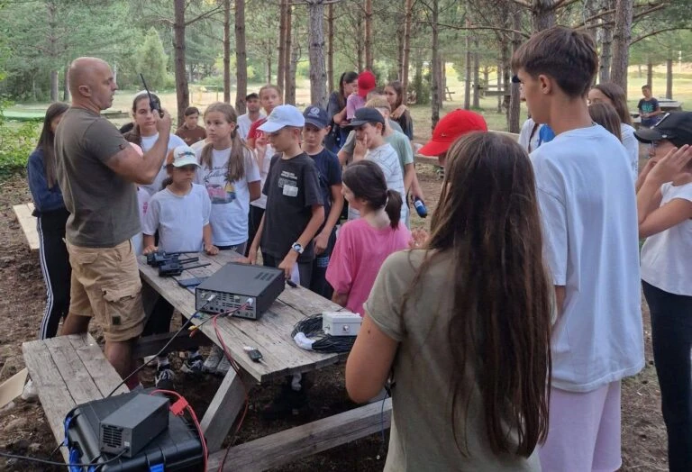 Djeca na Blidinju učila vještine koje mogu spašavati živote: Radioamateri održali posebnu radionicu
