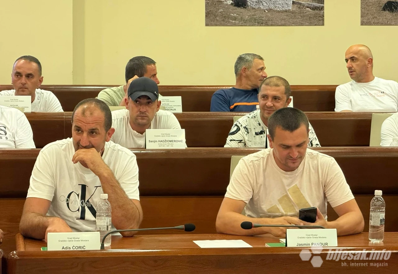 Radnici na sastanku u Gradskoj vijećnici