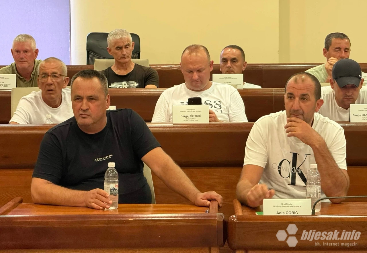 Otpušteni radnici na sastanku u Gradskoj vijećnici