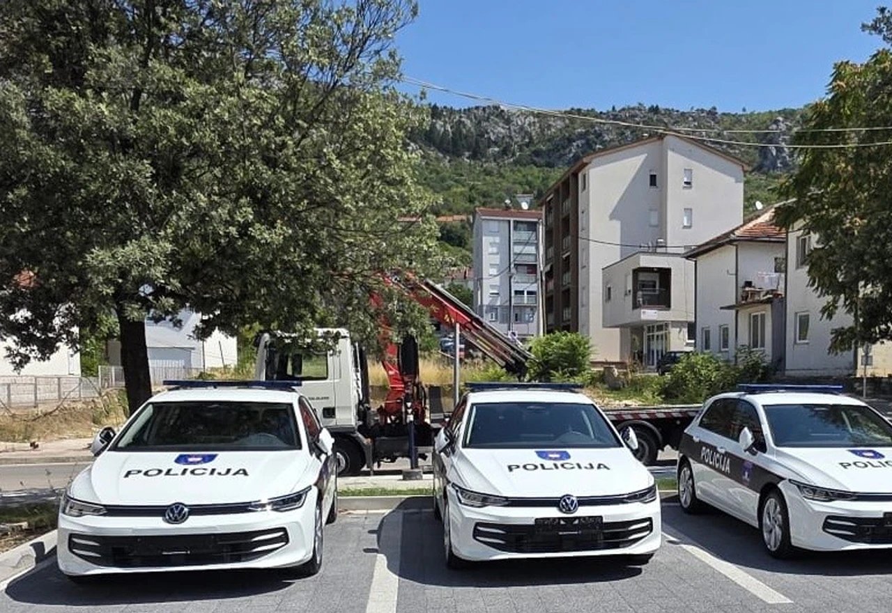 Policija ŽZH dobila 15 novih policijskih vozila