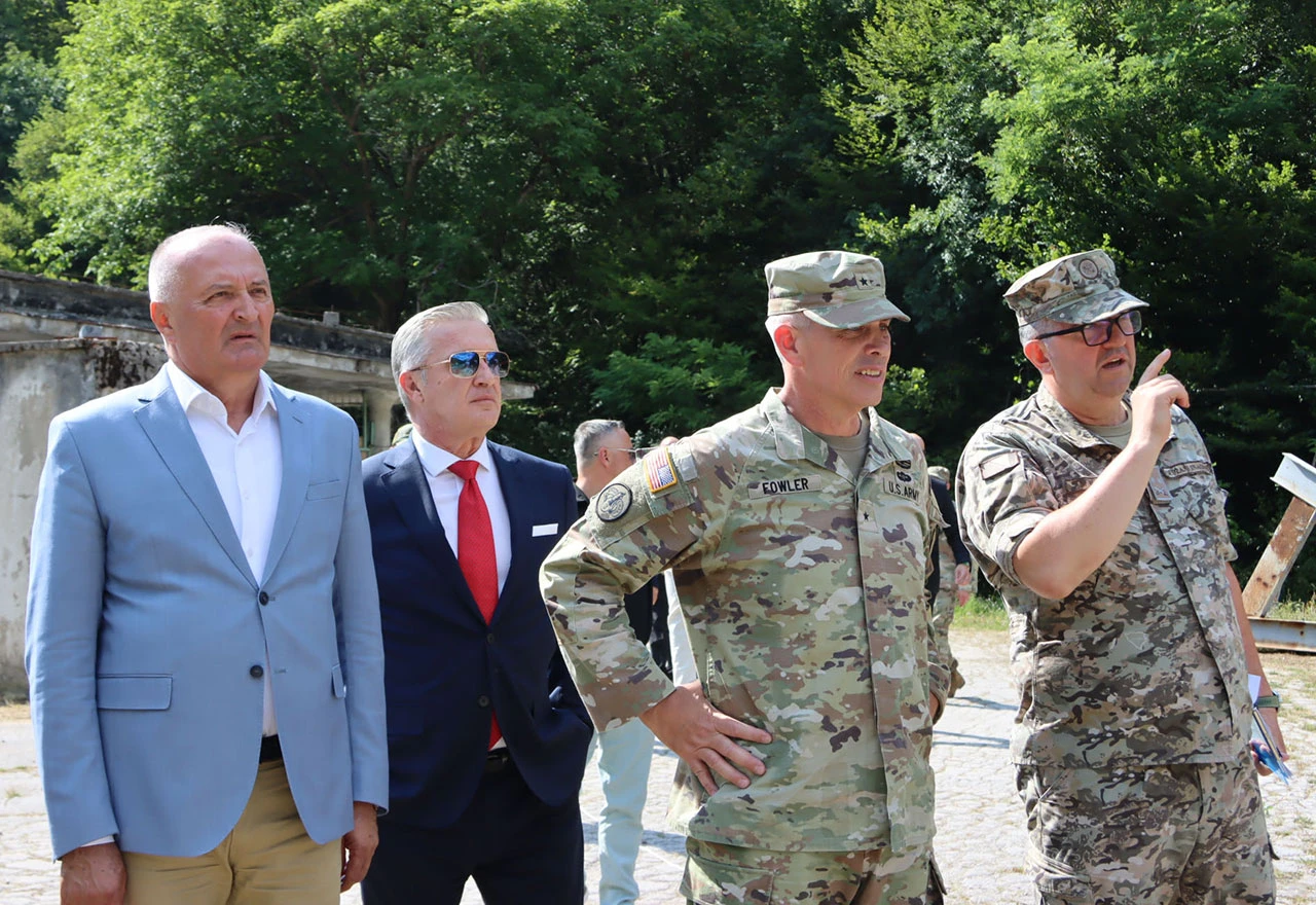 General NATO-a obišao Pretis, poručeno da tvornica ima stratešku ulogu za BiH