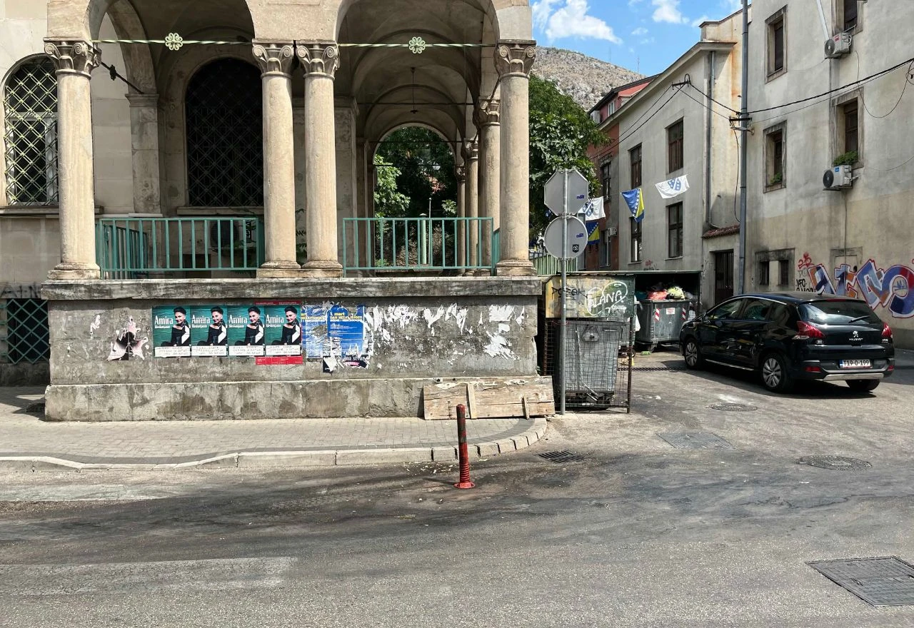 U Ulici Maršala Tita otpadaju đonovi