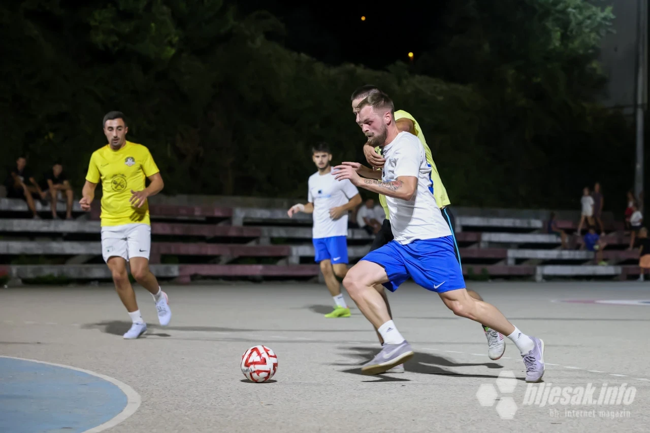 Završena je grupna faza Malonogometne lige mjesnih zajednica Grada Mostara "Vjekoslav Arapović". Slijedi nokaut faza i borba za trofej.