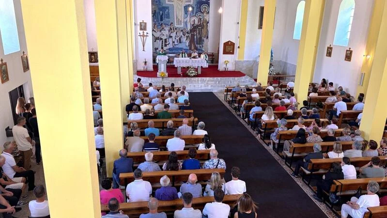 Brojni vjernici u Podhumu se prisjetili poginulih branitelja i civila Neretvice i Klisa