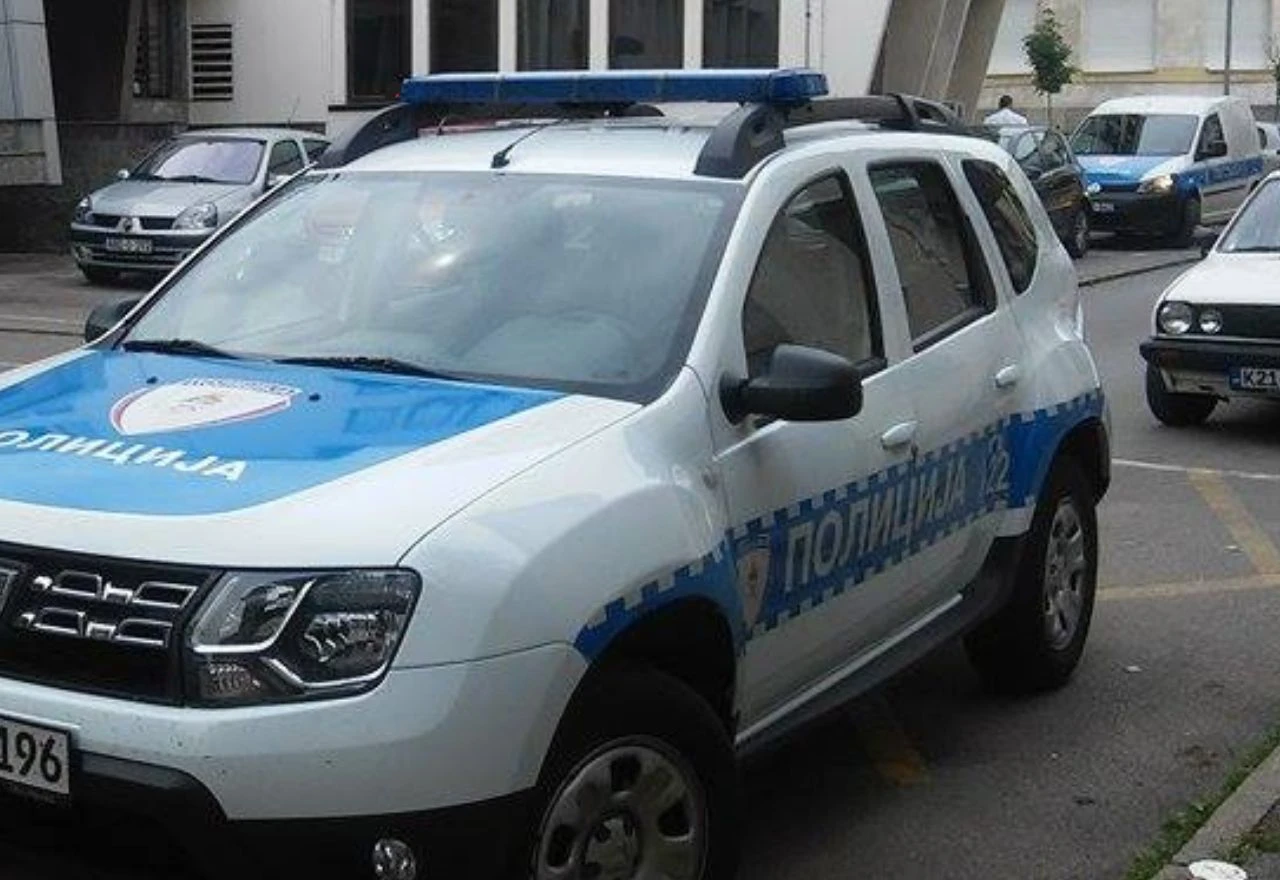 Maloljetnik u Ljubinju napao policajca i lomio inventar u stanici