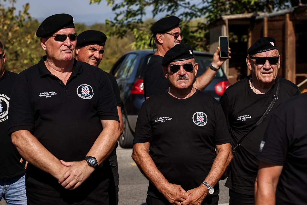 FOTO | Marko Skejo u Kruševu dao počast Blažu Kraljeviću i pripadnicima HOS-a