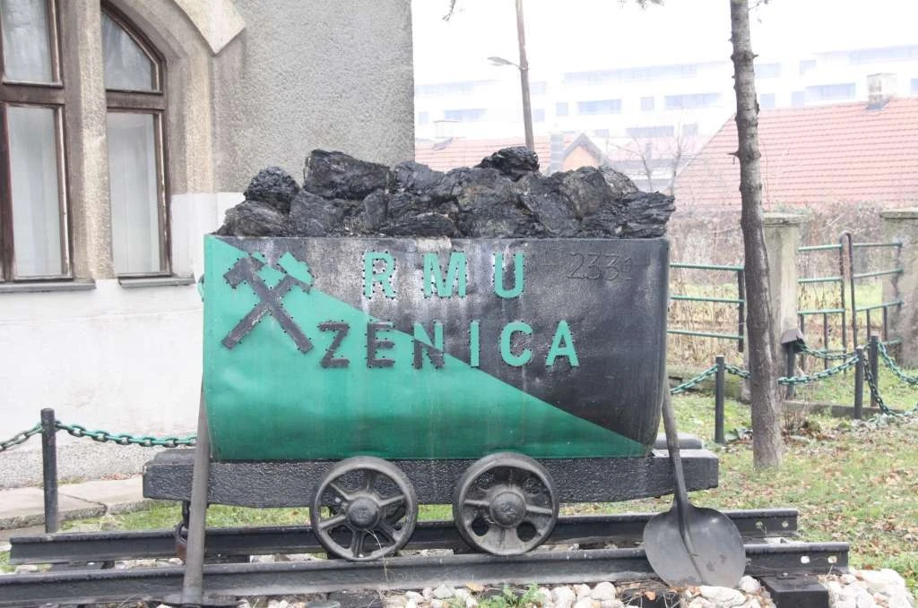 Šestu noć pod zemljom