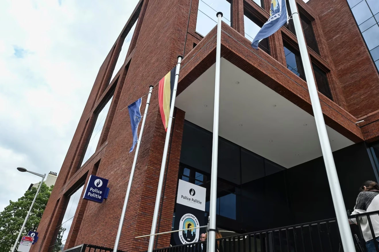 Pronašli granatu u vrtu pa je u kanti odnijeli u policijsku postaju