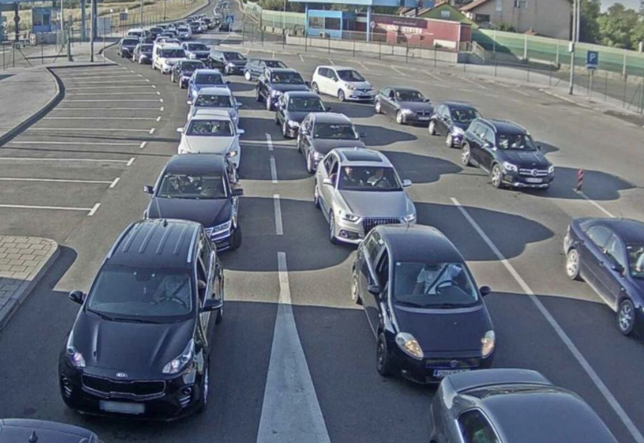 Pojačan promet na granicama: Duge kolone na izlazu iz BiH