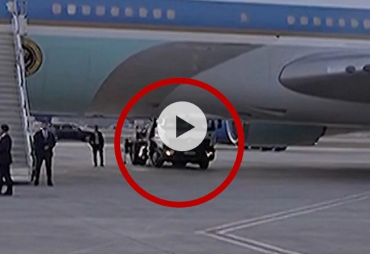 VIDEO | Trumpa zbog iranske prijetnje tajno prebacili iz aviona u dostavno vozilo
