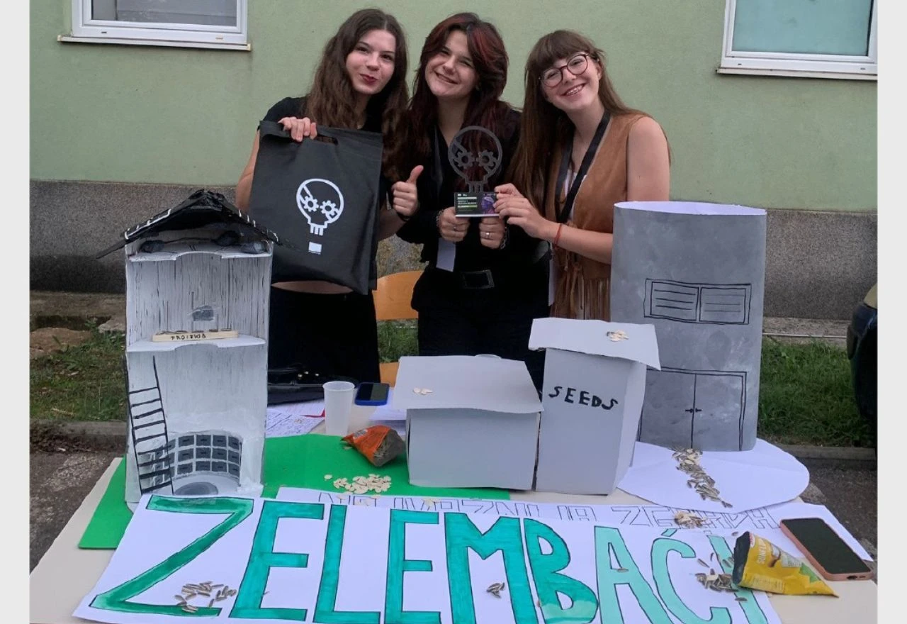 Farah Serdarević s prijateljicama na radionci
