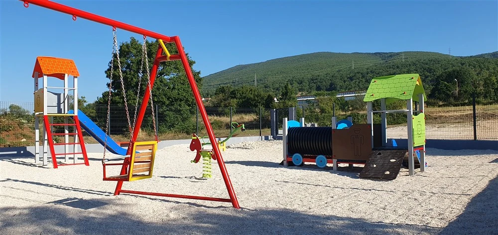 Mladi Posušaci sami prikupili novac i djeci izgradili igralište