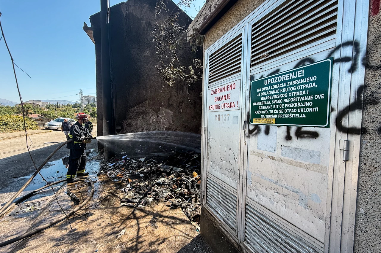 FOTO | Za požar u Ilićima krivi su nesavjesni pojedinci: "Pola sela je moglo ostati bez struje"