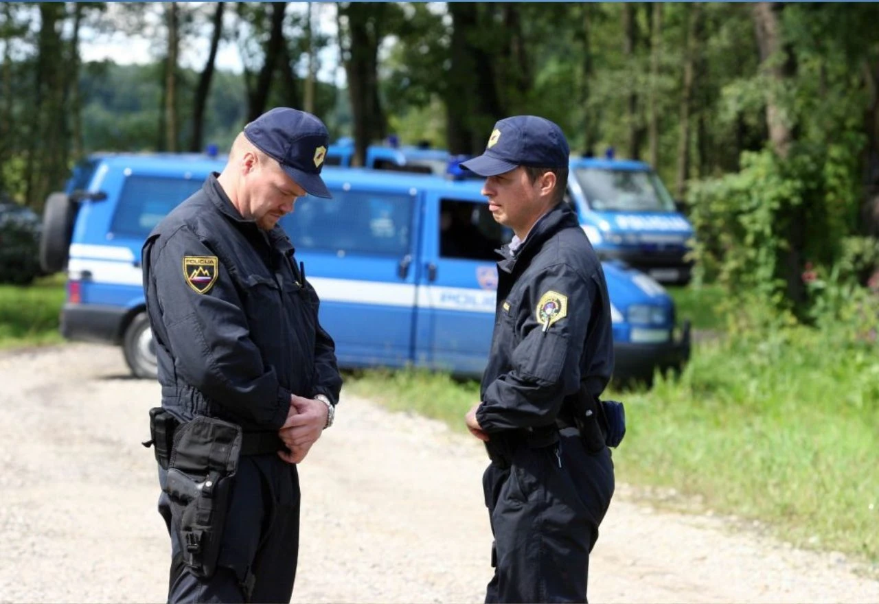 Srbin i Slovak uhićeni u Sloveniji: Prevozili više od 120 migranata