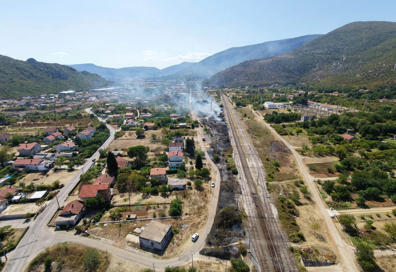 Požar u Raštanima pod kontrolom, kuće više nisu ugrožene