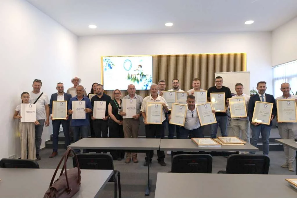 Zlato za mlijeko, kajmak, šljivovicu i gin: Dodijeljene nagrade u Gradačcu