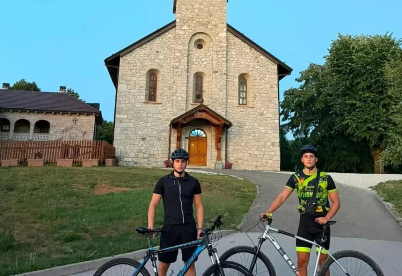 Banjalučani biciklima do Hrvatske kako bi pomogli prijatelju vratiti vid