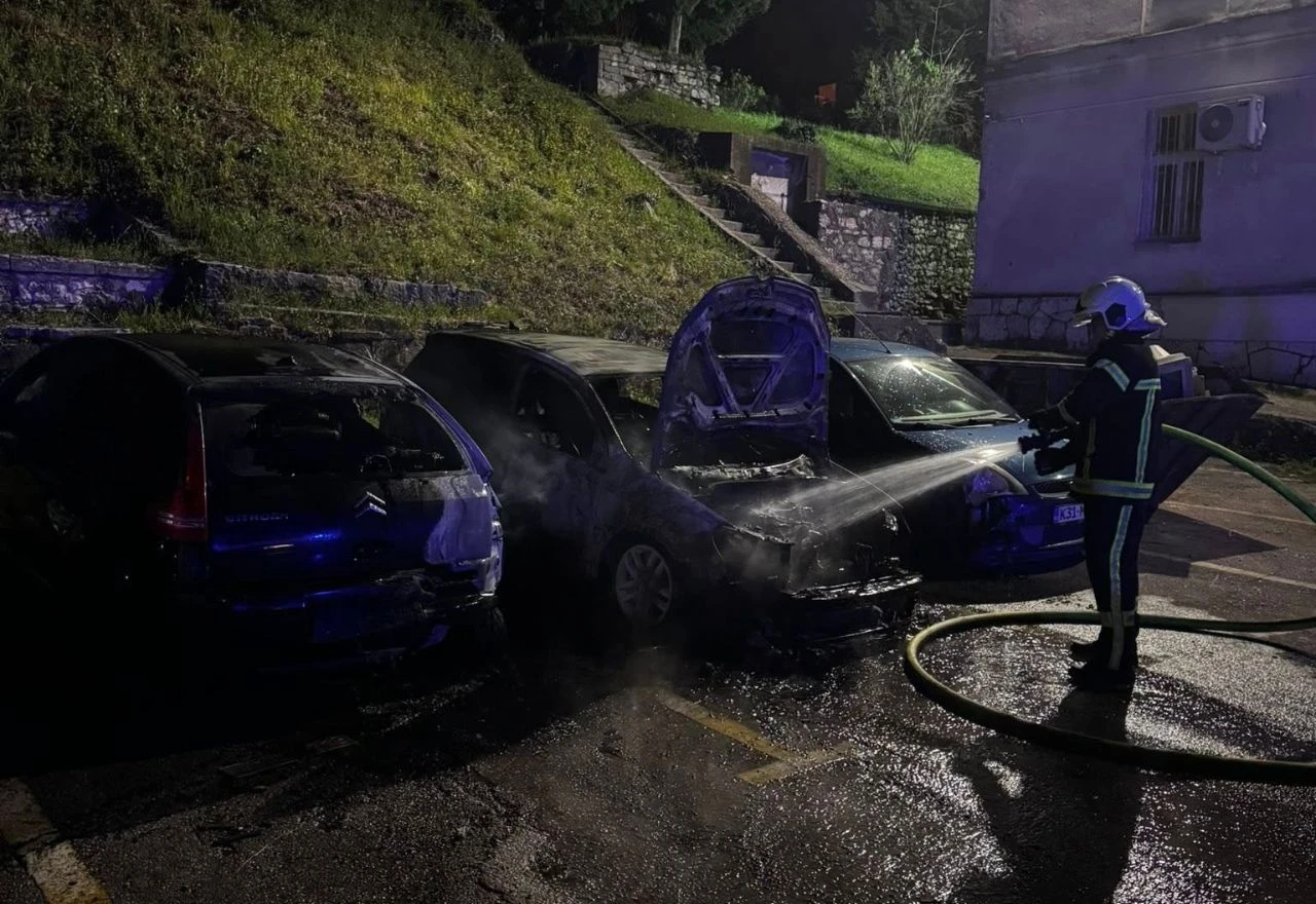 Za paljenje sedam automobila u Mostaru osuđen na godinu dana zatvora