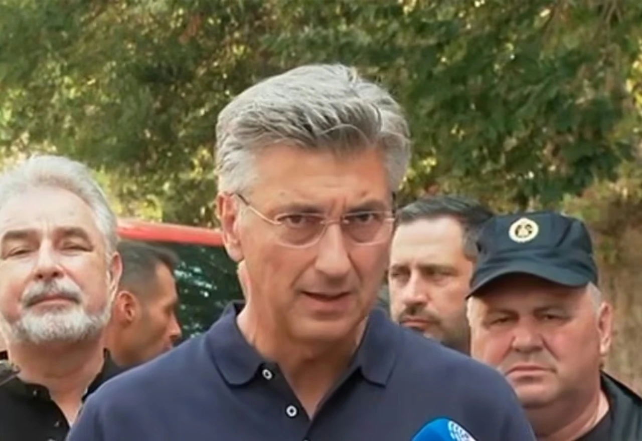 Plenković stigao u Omiš: "Ono što su vatrogasci obranili pravo je čudo"