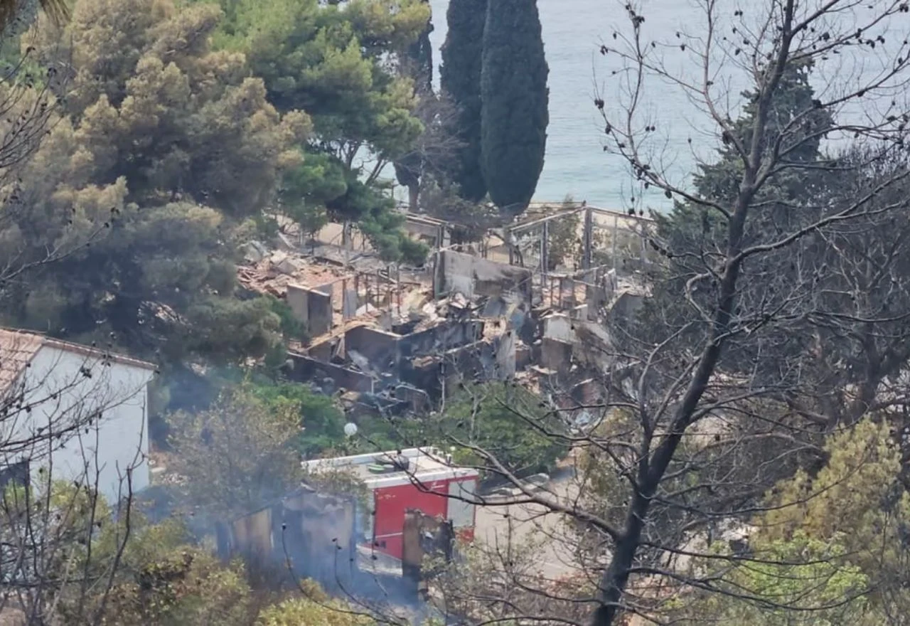 Sezonci iz Mostara pobjegli pred vatrom kod Omiša: Kafić u kojem su radili izgorio