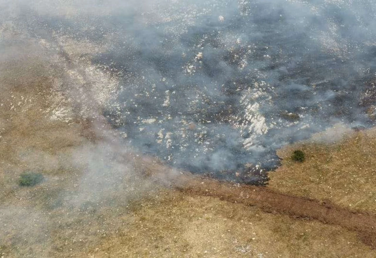 VIDEO | Požar na Ljubuši gori drugi dan, air tractor pomagao vatrogascima