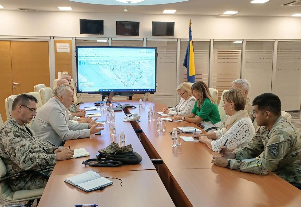 Kako poboljšati borbu s požarima? NATO i Oružane snage BiH razgovarali o zračnim kapacitetima
