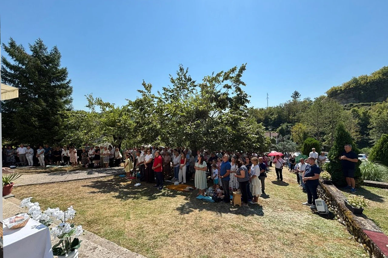 Mnoštvo vjernika u Kostajnici kod Konjica na Veliku Gospu