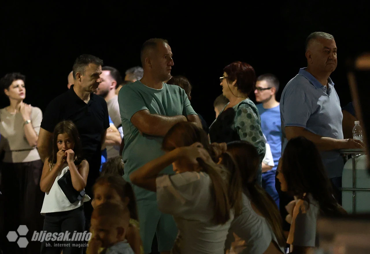 Posjetitelji u Parku širokobrijeških branitelja