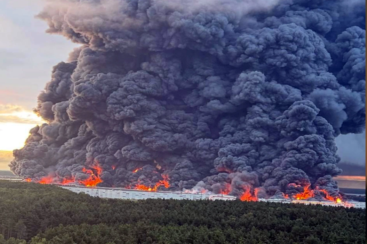 VIDEO | Ukrajinci žestoko napali Moskvu, zapalili najveće skladište Wildberriesa
