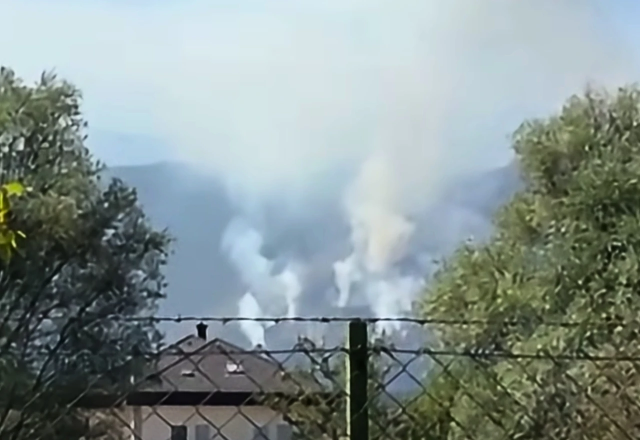 VIDEO | Požar kod Bihaća širi se kroz minsko polje, traži se pomoć helikoptera OS BiH