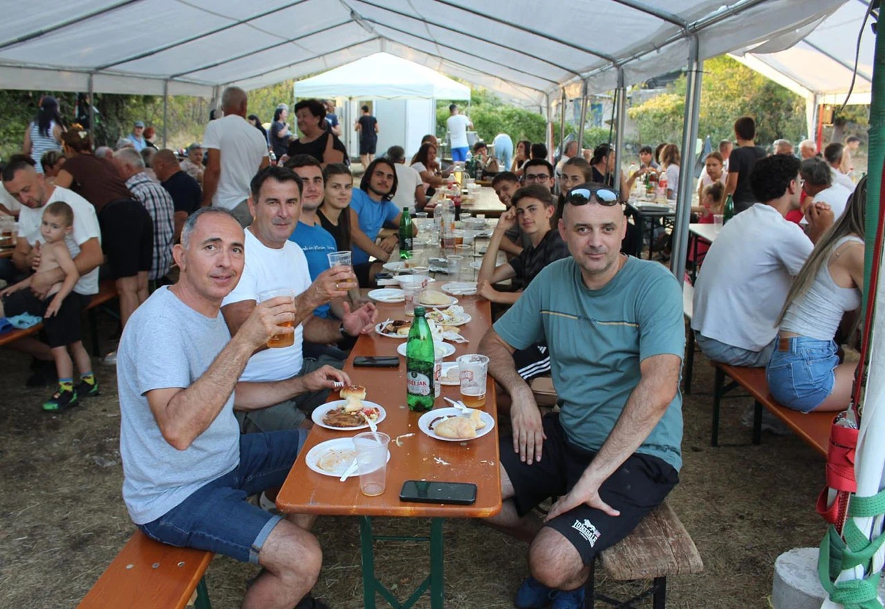 Više od 120 Šunjića okupilo se na Raškoj Gori: Druženje uz stare igre, gulaš i priče do sitnih sati