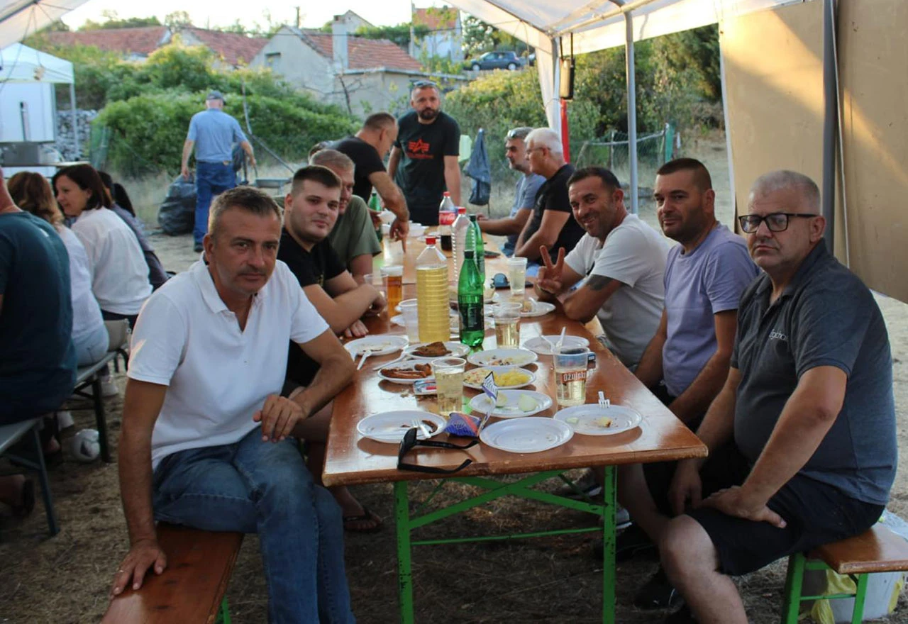 Više od 120 Šunjića okupilo se na Raškoj Gori: Druženje uz stare igre, gulaš i priče do sitnih sati