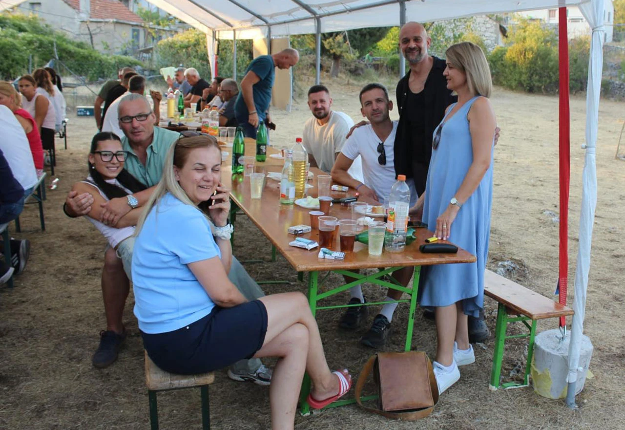 Više od 120 Šunjića okupilo se na Raškoj Gori: Druženje uz stare igre, gulaš i priče do sitnih sati