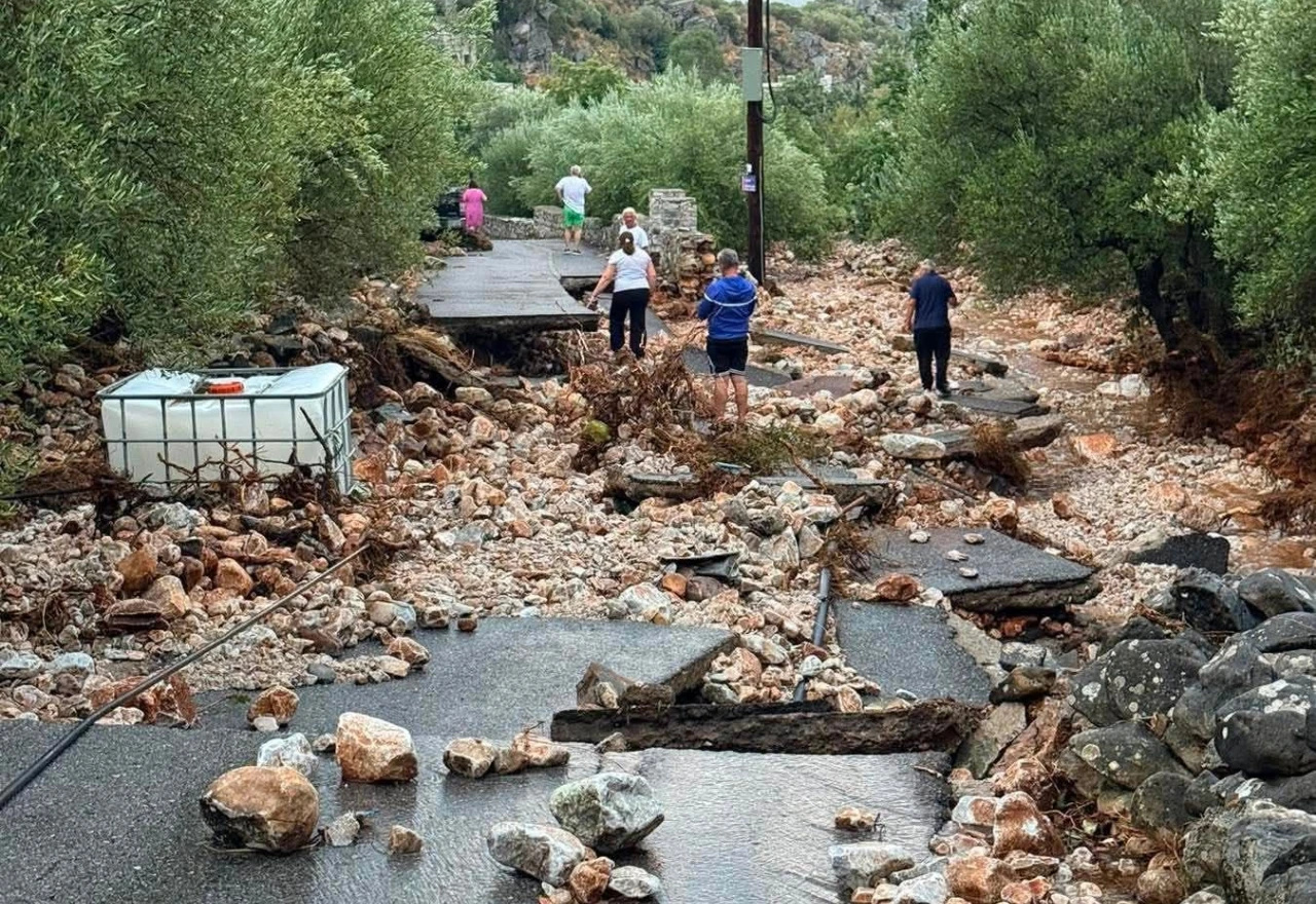VIDEO | Snažno nevrijeme pogodilo jug Europe: Poplave odnijele automobile, žena ozlijeđena u udaru groma