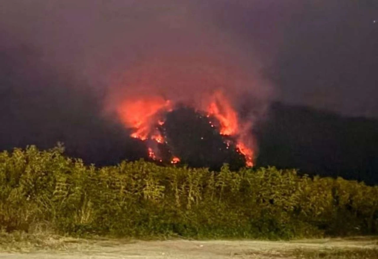Požar kod Bihaća slabi, na terenu 15 osoba