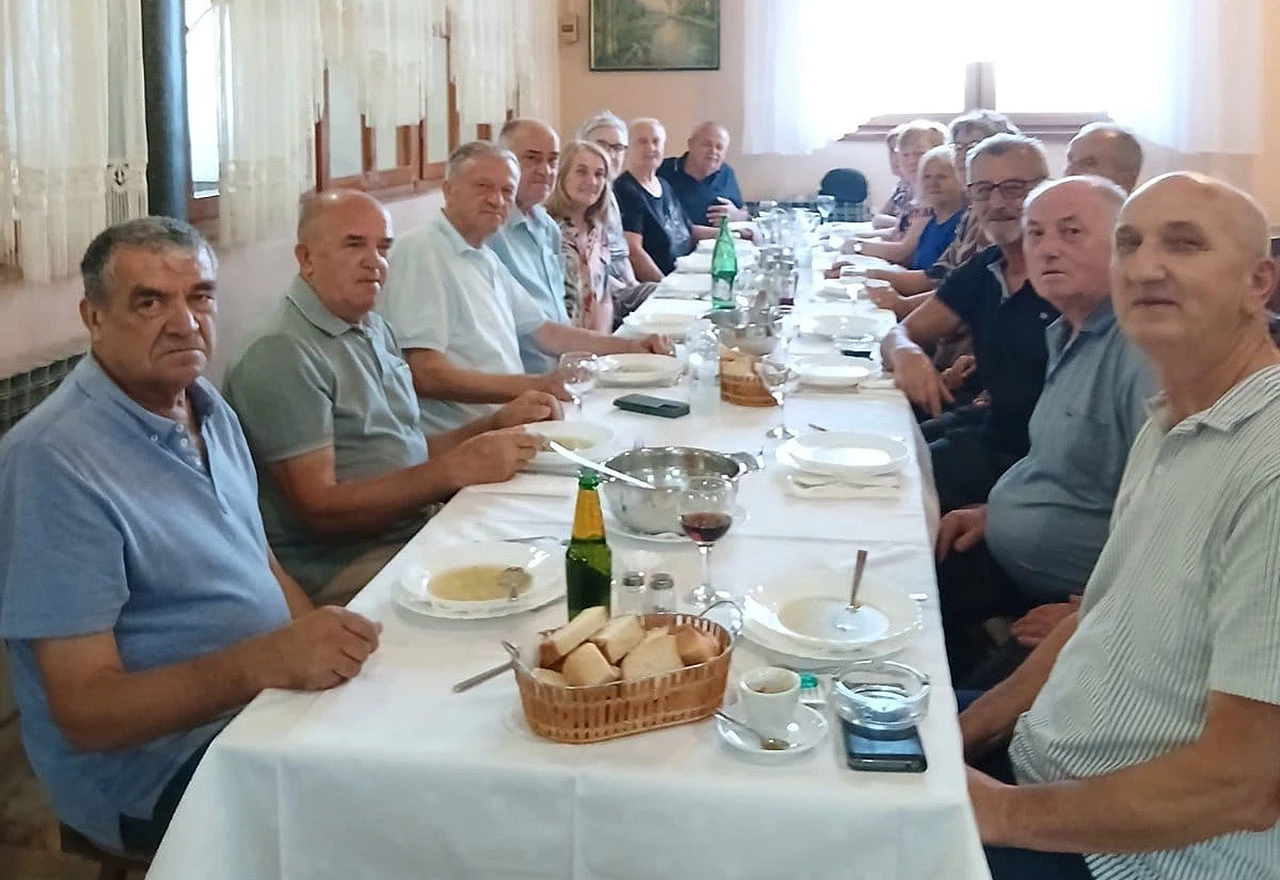 Generacija učenika 1958. iz Goranaca čuva tradiciju koja traje godinama